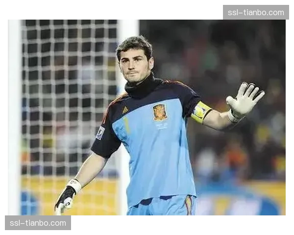 传奇门将卡西利亚斯受邀回到皇马训练基地,指导青年队门将