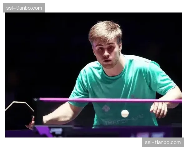 多哈冠军赛现场观众齐唱生日歌，为莫雷高德庆生